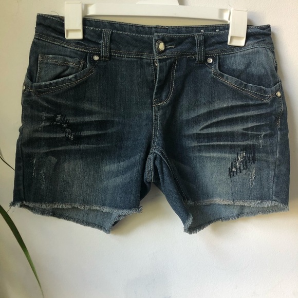 BONOBOS Womans Jeans Frayed Denim Shorts Crystal Encrusted Whiskering Sz 28 - Picture 9 of 10